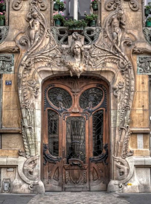 amazing-door-in-the-7th-arrondissement-of-paris-at-29-avenue-a-few-steps-from-the-eiffel-tower
